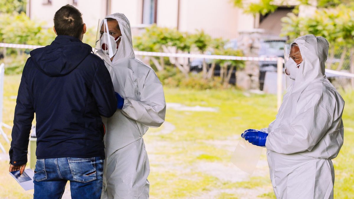 Ukrywają przed szefem objawy. Boją się o premie