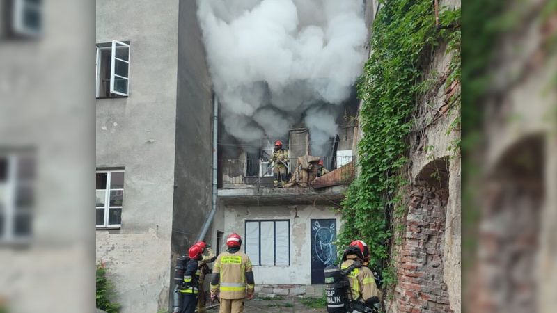Pożar mieszkania w kamienicy przy ul. Królewskiej w Lublinie