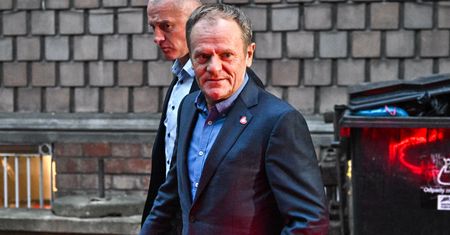 Donald Tusk na wojnie z księżmi? Ekspert mówi o składkach na duchownych