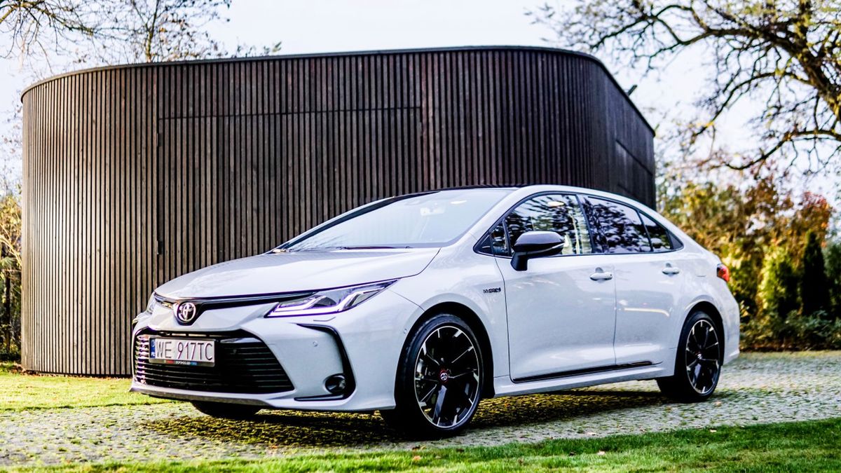 Wersję GR Sport można teraz łączyć także z nadwoziem sedan.