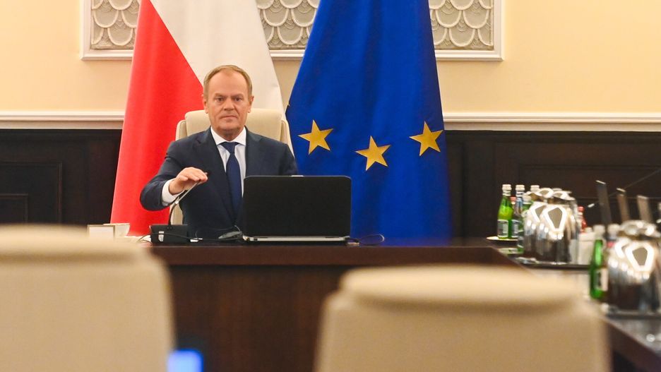 Warszawa, 23.04.2024. Premier Donald Tusk przed posiedzeniem rządu w KPRM w Warszawie, 23 bm. Na posiedzeniu szef MSZ przedstawi założenia polityki zagranicznej na 2024 r. (aldg) PAP/Piotr Nowak