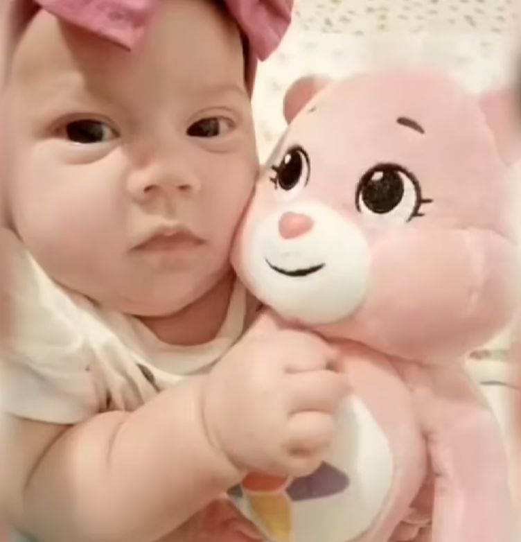 Obydwoje nadal widują córkę, która mieszka z babcią