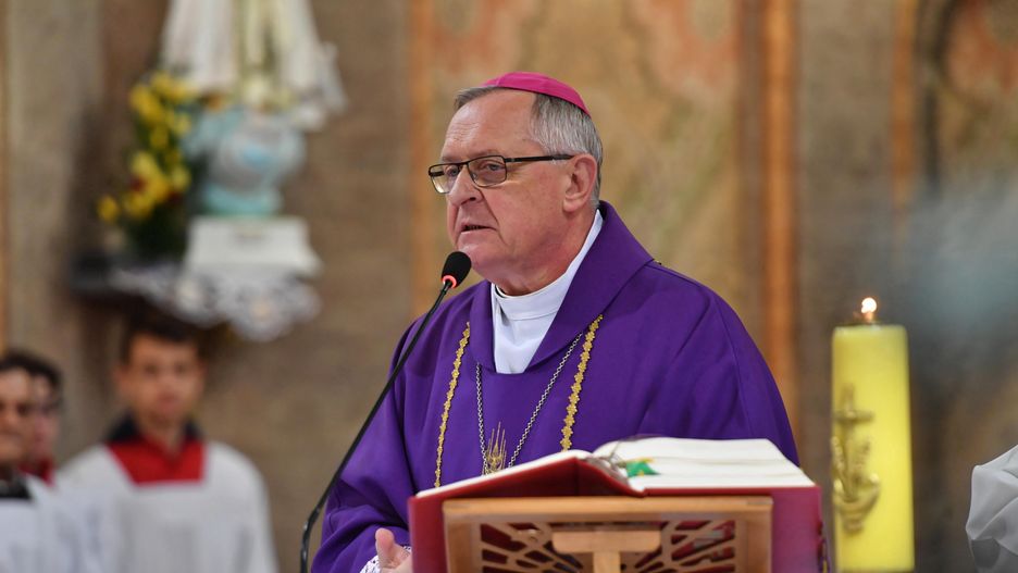Biskup Edward Dajczak zakażony koronawirusem. Trafił do szpitala
