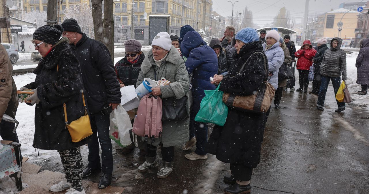Dostarczają Ukraińcom emerytury. "Jesteśmy ich jedynym łącznikiem ze światem"
