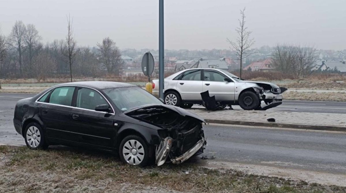 Jedna skręcała w lewo, druga jechała z naprzeciwka. Obie trafiły do szpitala