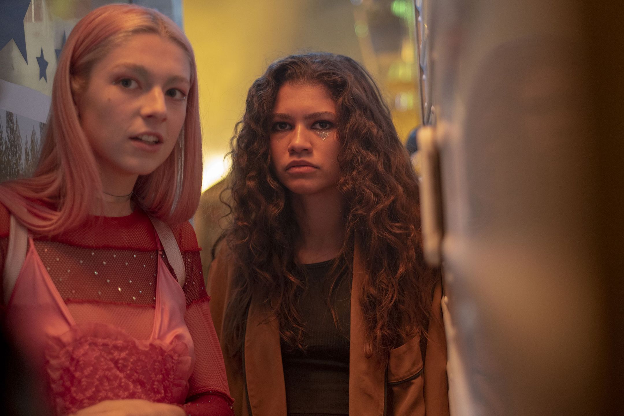 Hunter Schafer jako Jules i Zendaya jako Rue