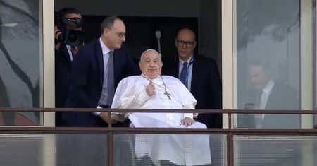 Wymowny gest papieża Franciszka w Rzymie. Wideo poruszyło internautów