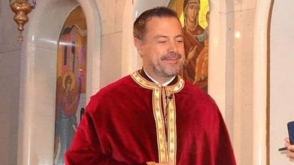 Prawosławny ksiądz został postrzelony przed świątynią