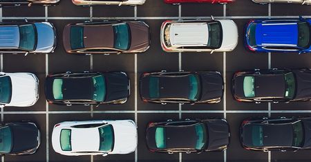 Ile naprawdę kosztuje elektryk? Rok 2025 obnażył ekonomię elektromobilności