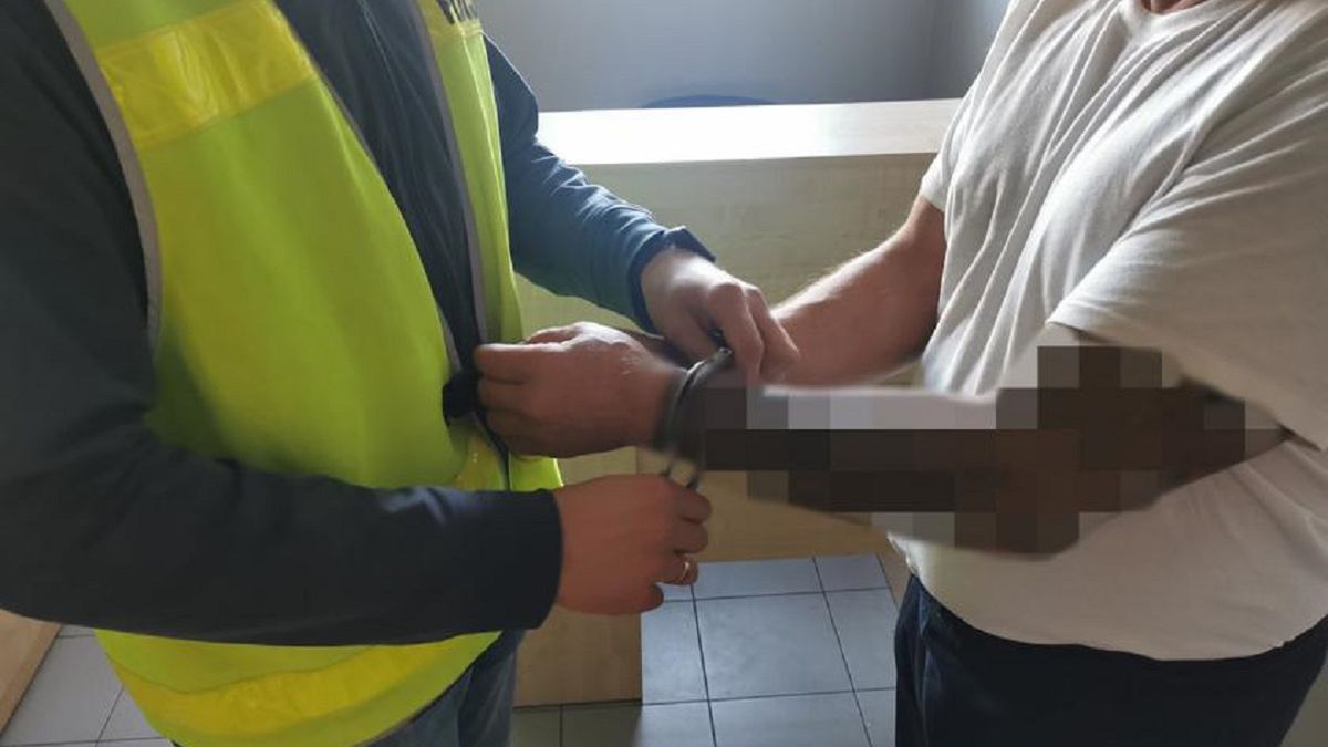 Zwyrodnialec kopnął własneg psa 