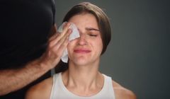 Avon z kampanią na 16 Dni Przeciwko Przemocy. Tematem przewodnim kontrolujący partnerzy