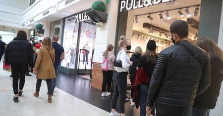 Niedziele handlowe 2020 z nowym kalendarzem. Trwa wyścig z czasem. Sklepy będą otwarte 6 grudnia?
