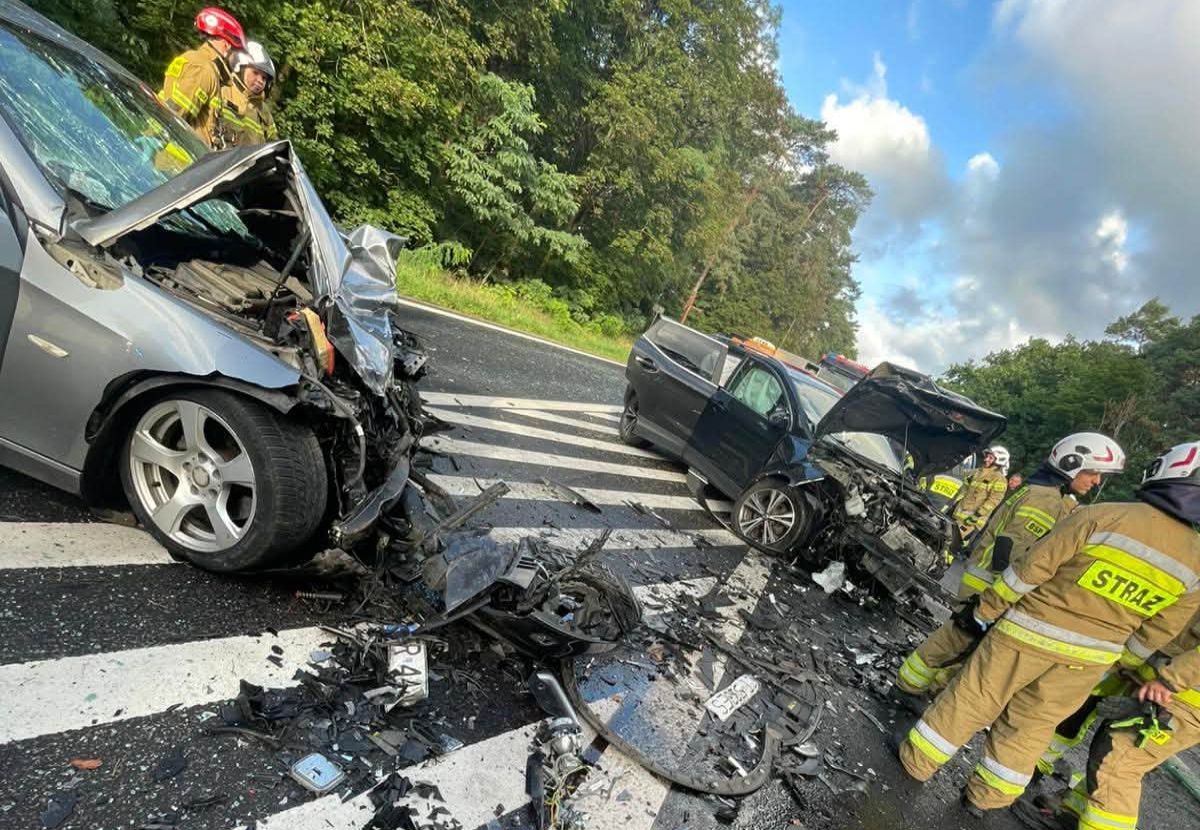 Czołowe zderzenie na DK80 pod Toruniem. 35-letni kierowca BMW był pijany