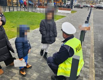 Piaseczno: Dwójka dzieci zagubiona. Policja odnalazła je w centrum handlowym