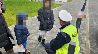 Piaseczno: Dwójka dzieci zagubiona. Policja odnalazła je w centrum handlowym