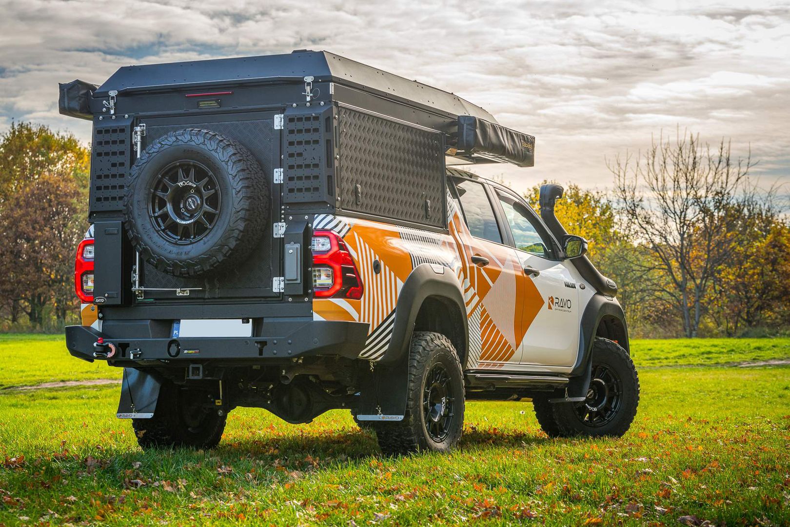 Toyota Hilux by Rayo Off Road Centrum