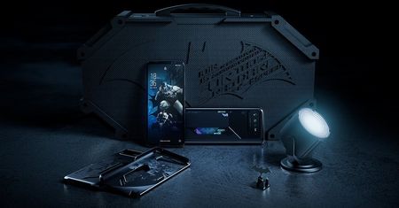 Wiadomo dlaczego Batman miał 5 z WF-u, ale jaki powinien mieć smartfon?