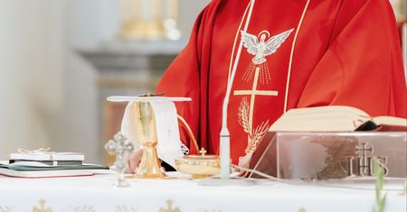 Ile kosztuje prowadzenie parafii? "Rachunki za prąd są ogromne"