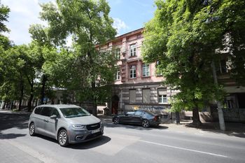 123-letnia kamienica przy ul. Lubartowskiej jest do kupienia. Chętni muszą zapłacić miliony