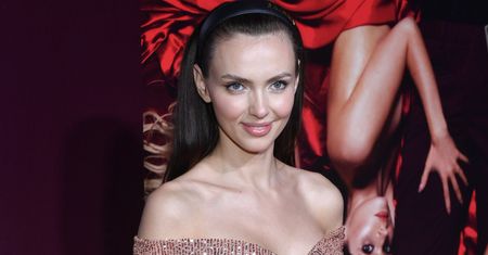 Marcelina Leszczak w odważnej sesji. Ledwie skryła biust pod marynarką