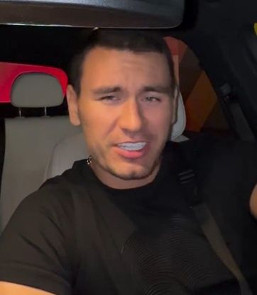 Conan Kaźmierski i jego nowe zęby 