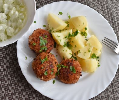 Nigdy więcej nie zjesz suchych mielonych! Dodaj ten składnik