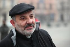 "Leżę pod tlenem". Ks. Isakowicz-Zaleski trafił do szpitala