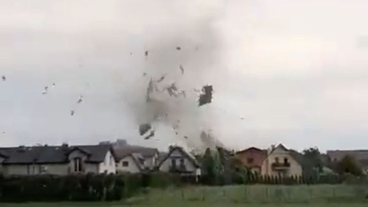 Kaniów. Trąba powietrzna zrywała dachy