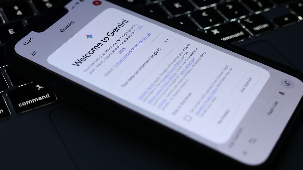 The welcome screen of the Google Gemini application is displayed on a mobile in Liverpool, Britain, 09 June 2026. Leading AI (artificial intelligence) and technology companies Anthropic, OpenAI, and SpaceX are preparing to go public this year at an estimated combined valuation of around four trillion dollars (approximately 3.44 trillion euros). EPA/ADAM VAUGHAN Dostawca: PAP/EPA.