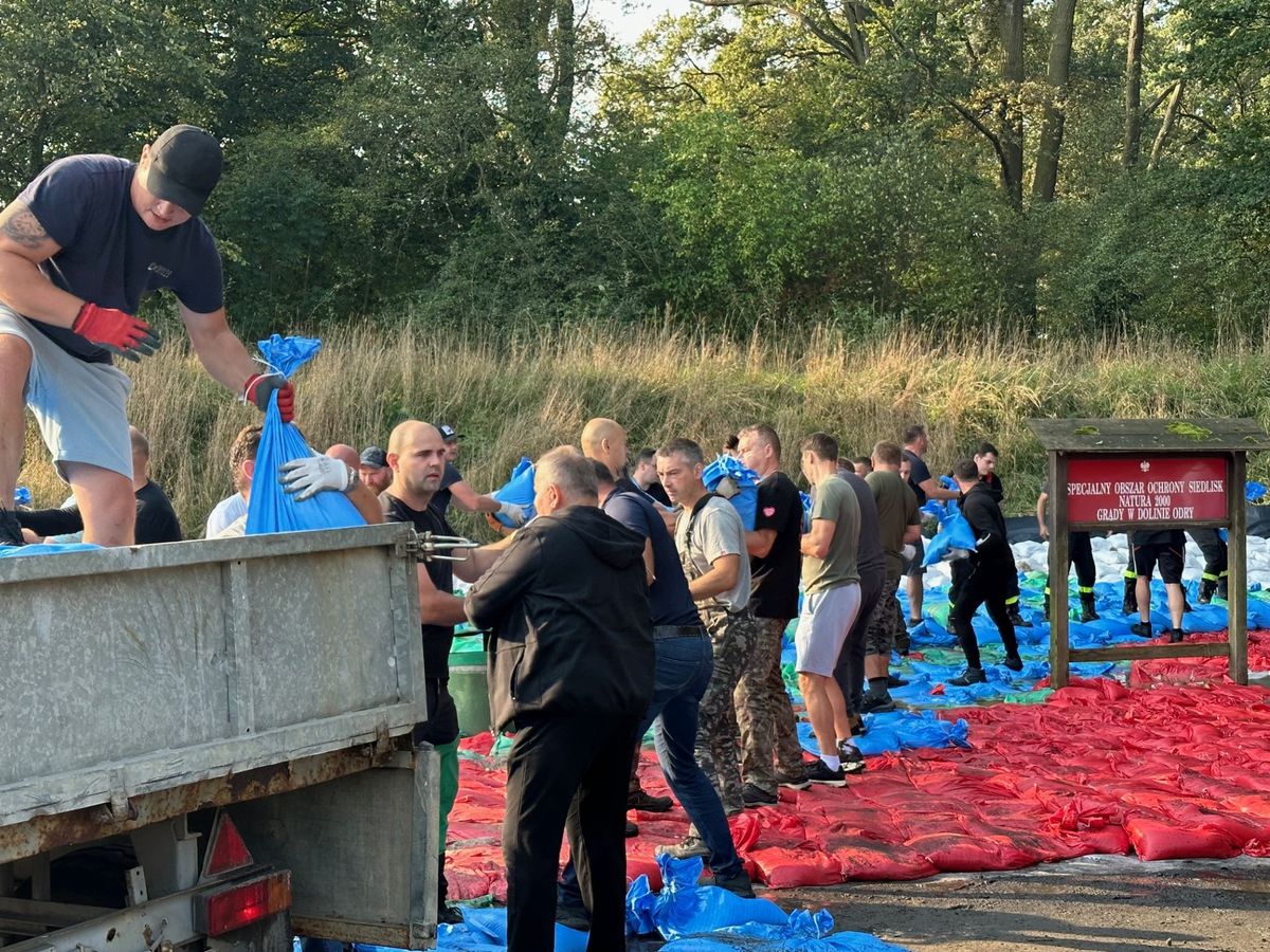 powódź, woda, jelcz-laskowice, jelcz Nie wszędzie walczą tylko ze skutkami. Pełna mobilizacja