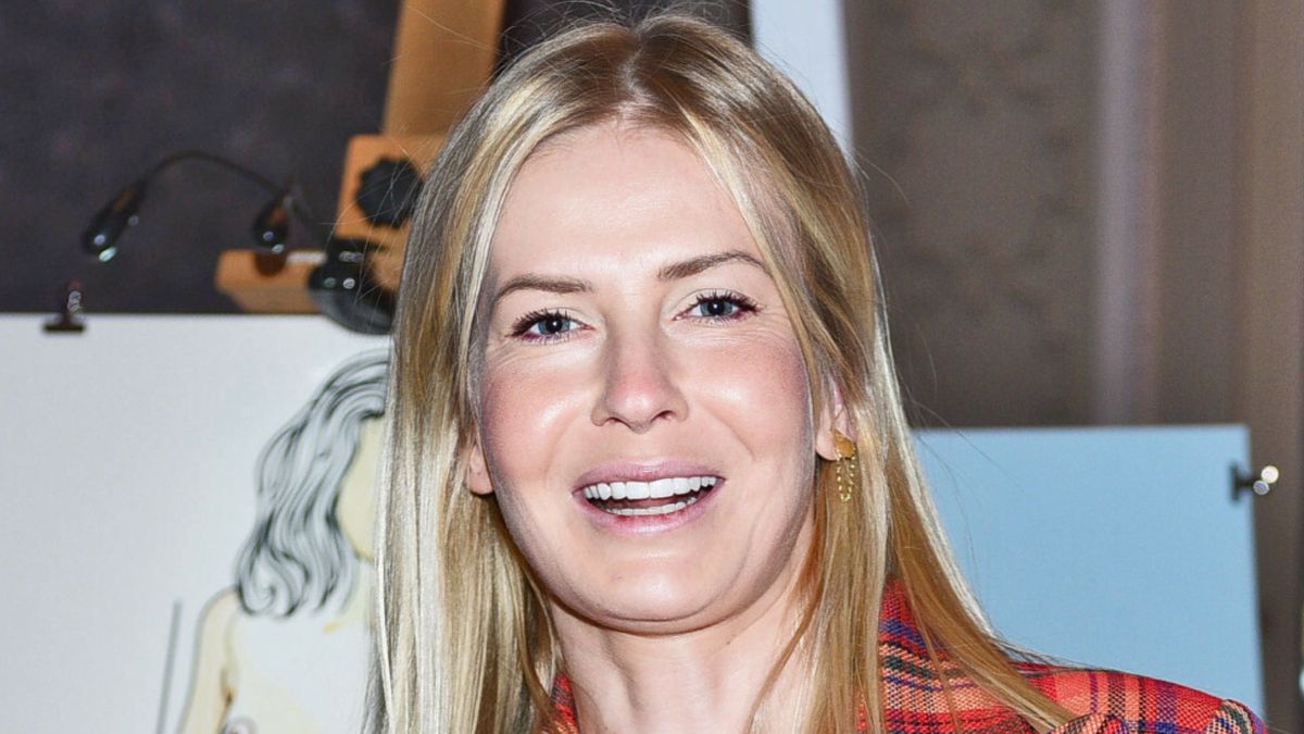 Edyta Pazura, skryta pod pianą, zachwyca figurą podczas kąpieli 