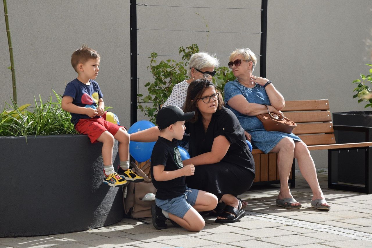 Gorlice: Zielony Dziedziniec w cieniu ratuszowej wieży otworzyli seniorzy i przedszkolaki