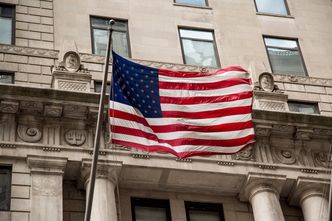 Kursy walut. Złoty korzysta na politycznych sporach w USA