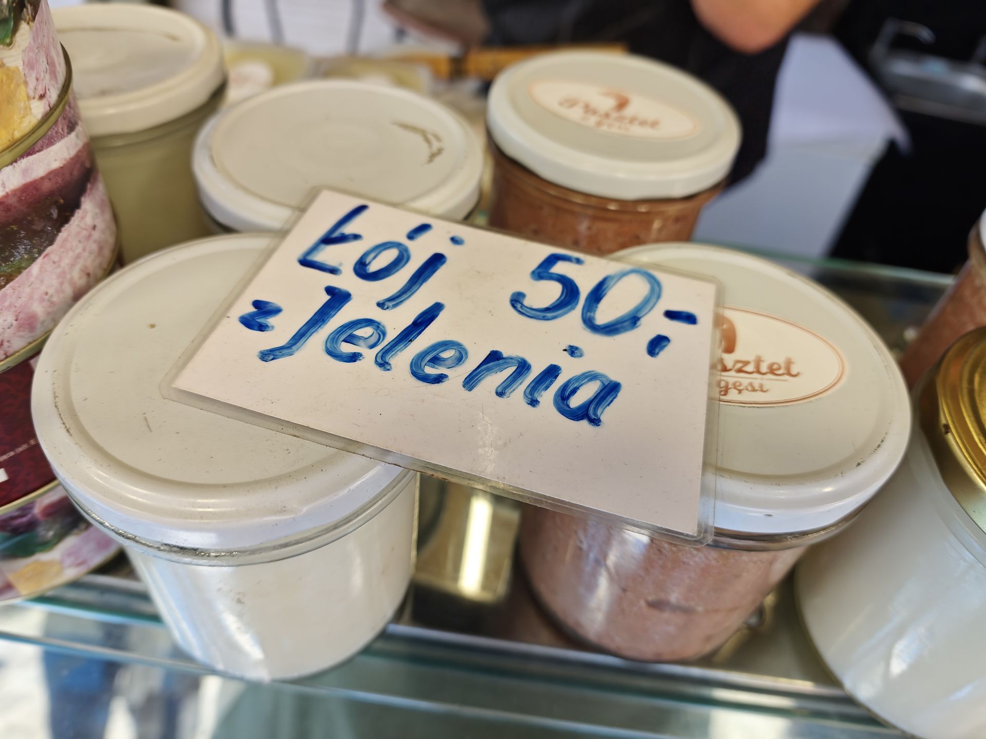 Wysoka cena wynika z trudnej dostępności