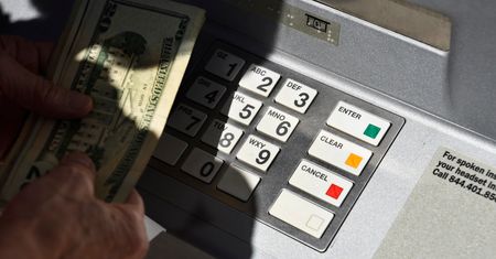 Cyberprzestępcy zaatakowali bank. Uzyskali dostęp do sieci 12 tysięcy komputerów