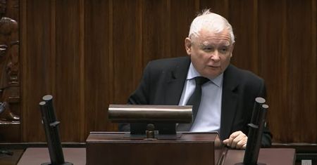 Kaczyński pojawił się na mównicy. Padły mocne oskarżenia