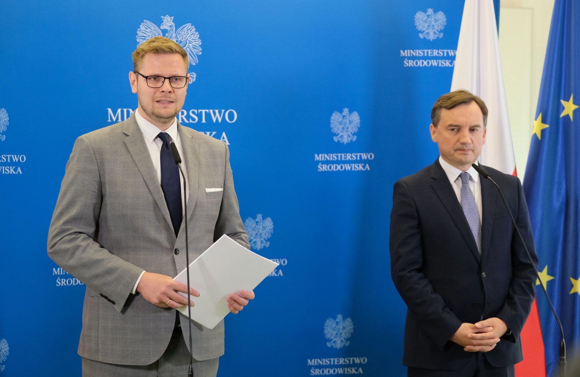 Michał Woś grozi organizatorkom protestów więzieniem