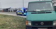 Lębork: 58-latka wypadła z jadącego auta. Kierowca ukarany mandatem
