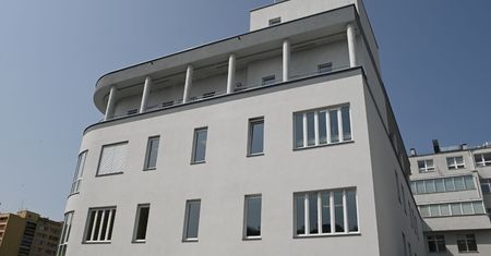 Zmarł pod szpitalem. Wykonano sekcję zwłok 33-latka