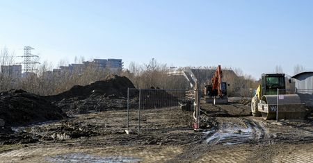 Kupili mieszkanie, po 3 latach jest dziura w ziemi. Jest decyzja sądu