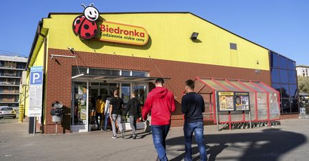 Pracownicy Biedronki idą po podwyżki. Związkowcy wnioskują o 500 zł netto dla każdego