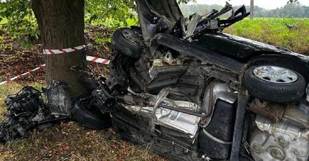 Z samochodu została miazga. Te zdjęcia jeżą włos na głowie