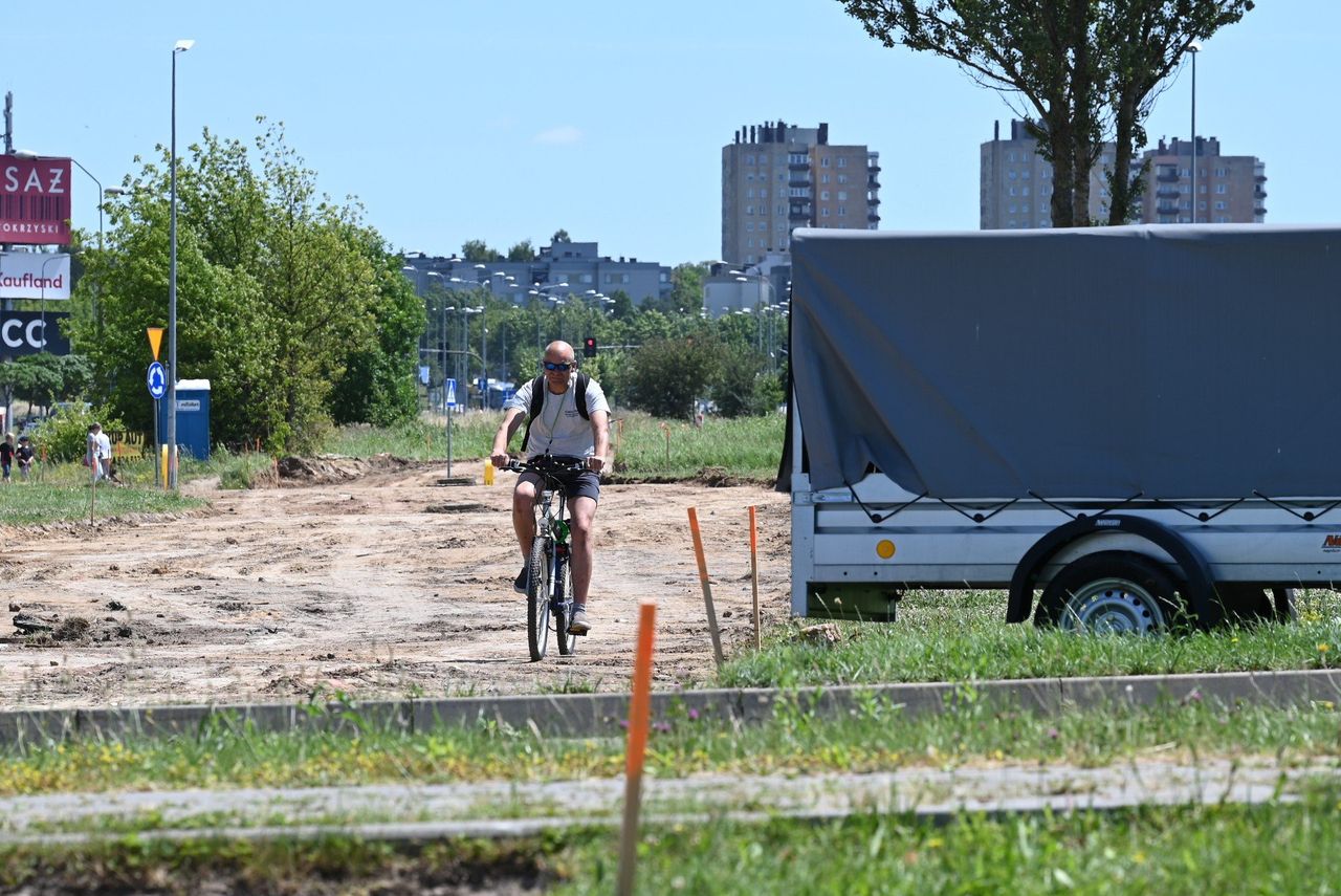 Nowe ścieżki rowerowe i chodniki w Kielcach. Na pierwszy ogień: aleja Szajnowicza-Iwanowa. Będą utrudnienia w ruchu! Zdjęcia z placu budowy