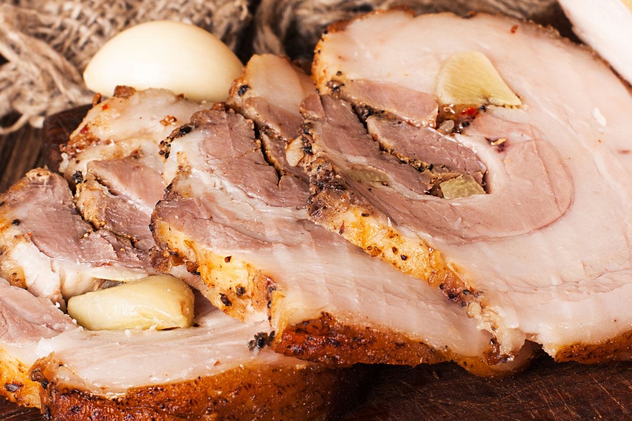 Mięciutki i aromatyczny boczek na święta. Sekretem jest specjalna marynata