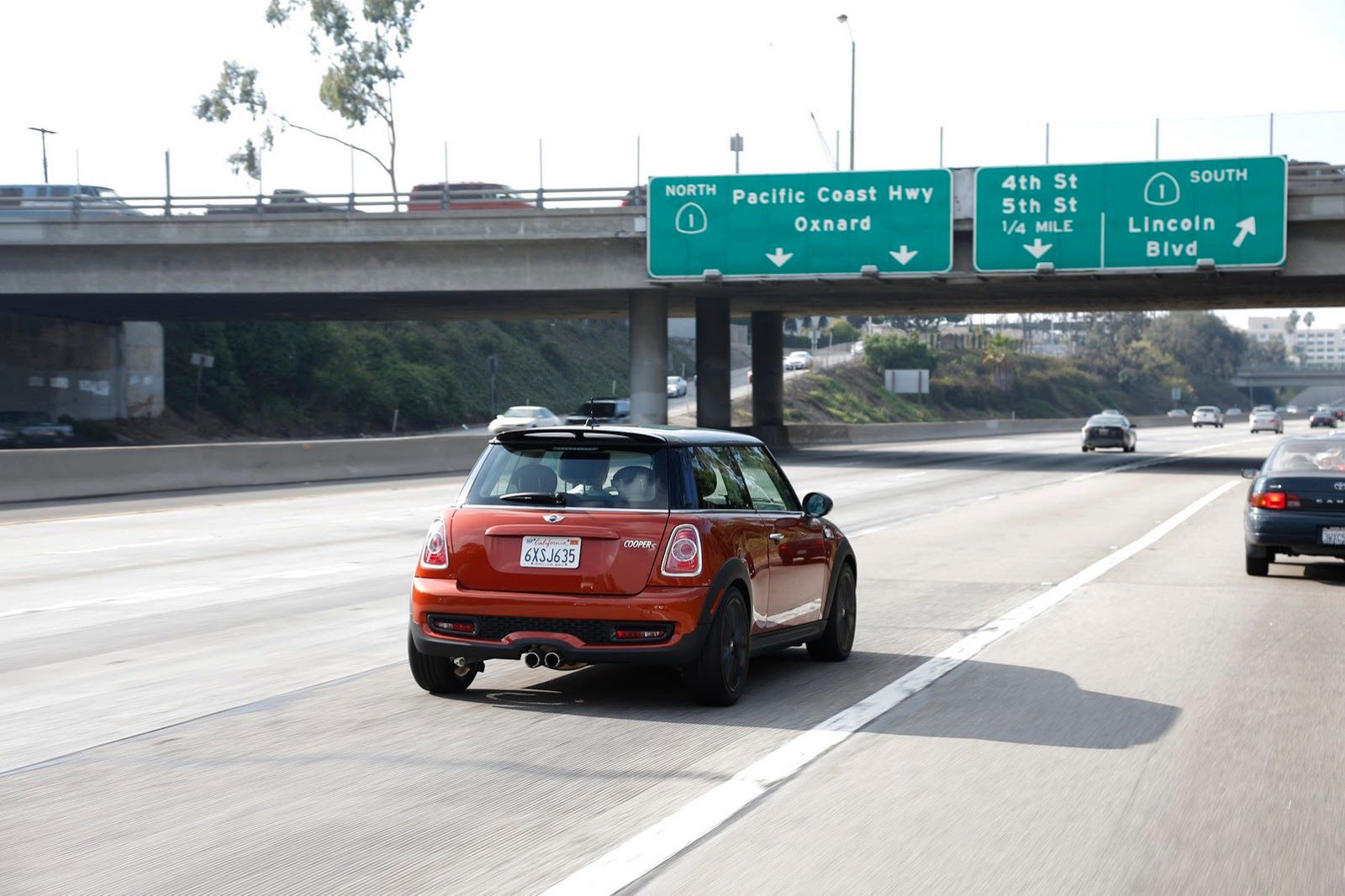 Galeria Mini jako celebracja sprzedaży półmilionowego egzemplarza w USA 144