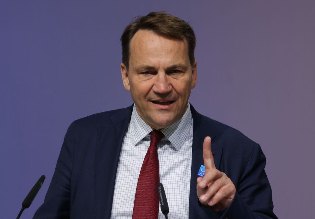 Sikorski odpowiada Trumpowi. "NATO to nie osiedlowa firma ochroniarska"