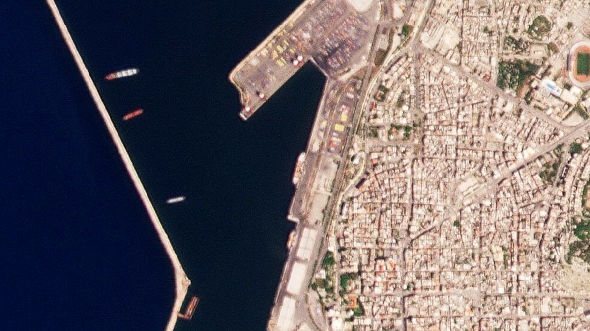 Na obecność statku Matros Pozynicz w porcie Latakia wskazywały też zdjęcia Planet Labs PBC z 10 maja br. 