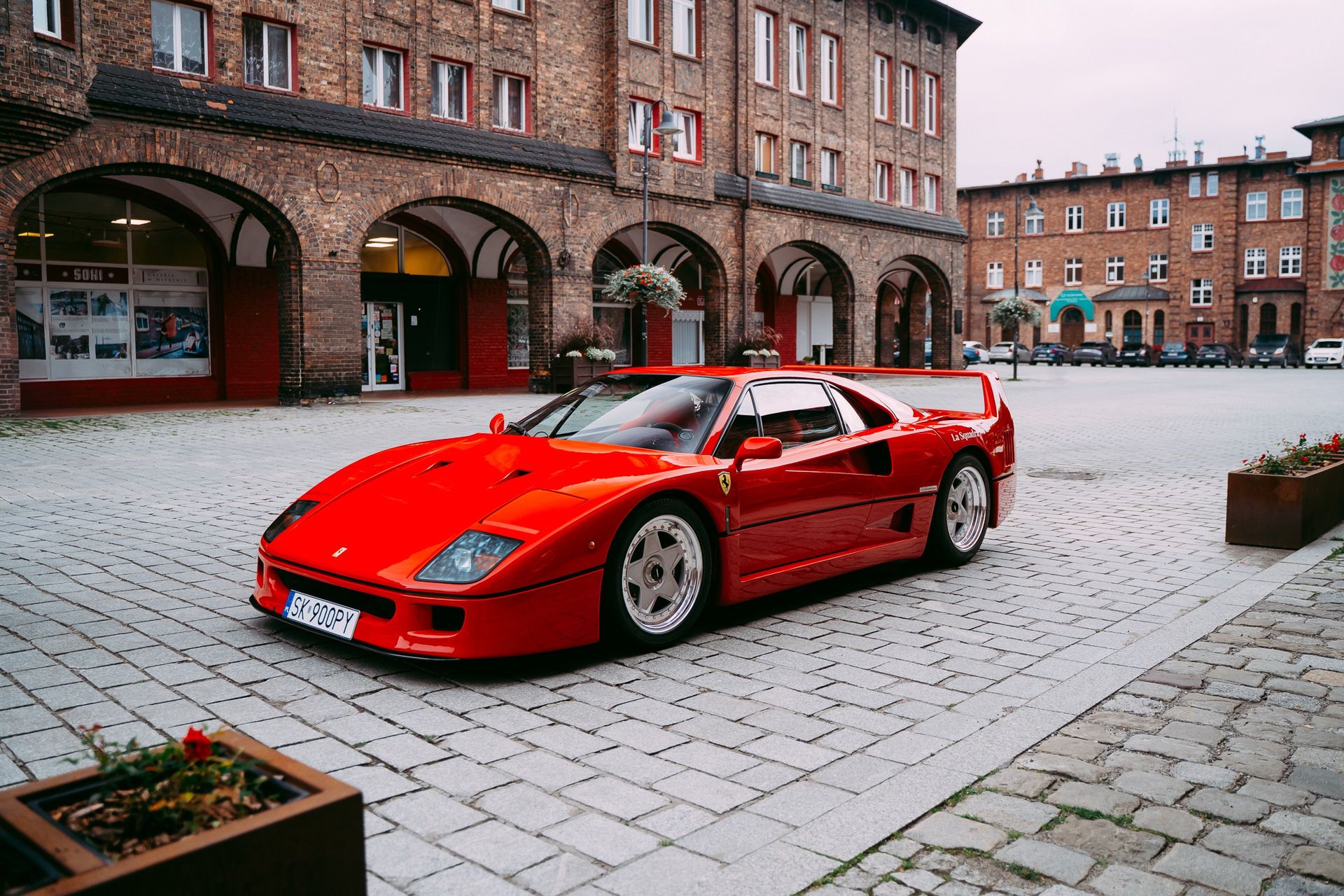 Ferrari F40 w Ferrari Katowice (1990)