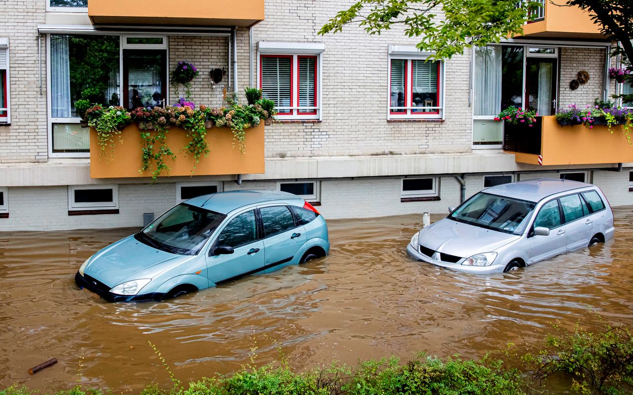 Jak rozpoznać auto po powodzi? Mechanik radzi: zajrzyj w jedno miejsce