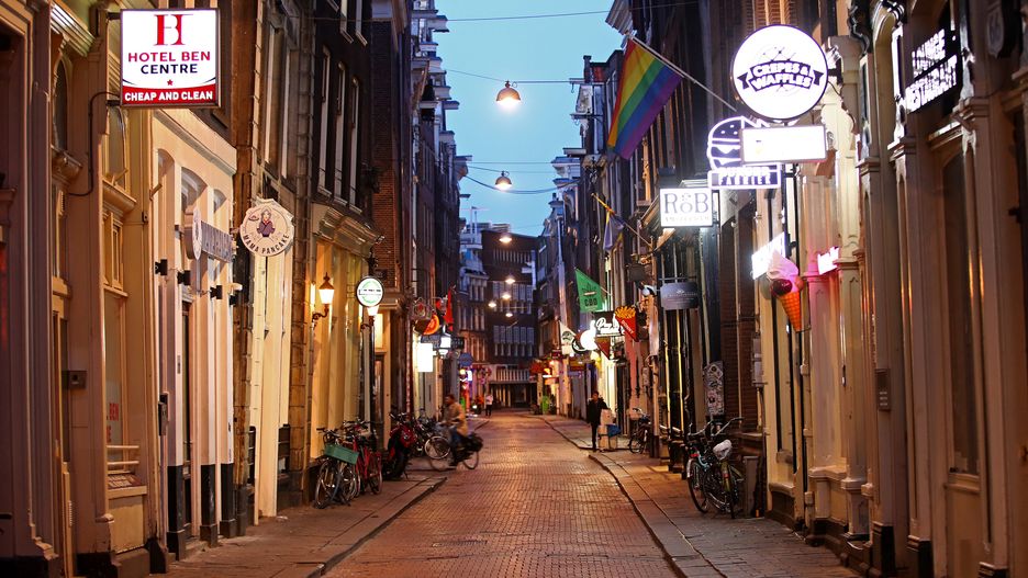 Koronawirus. Holandia musi znieść godzinę policyjną. Sąd wydał wyrok